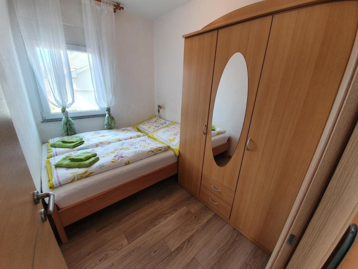 Apartmani Bozic-Tokic Krk Town Exterior foto